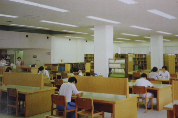 図書館（4号館内）